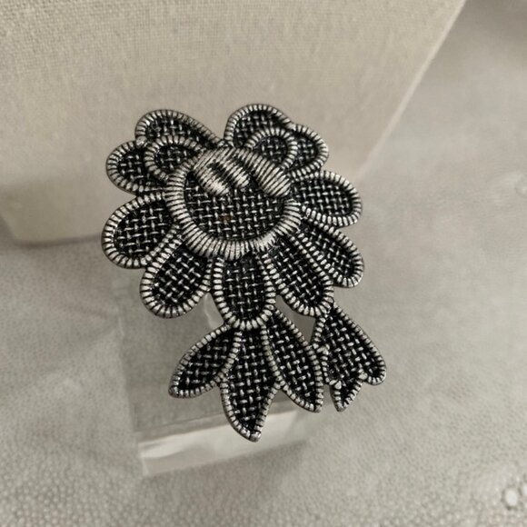 Dyrberg/Kern Guipure lace motif adjustable ring - Picture 4 of 7